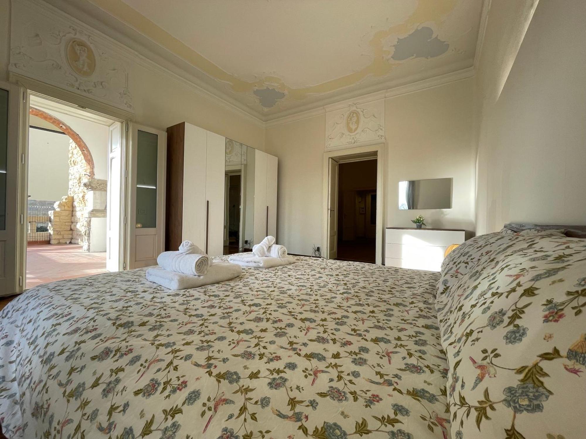 Bg Central Royal Suite Con Parcheggio - Vista Citta Alta Bergamo Buitenkant foto