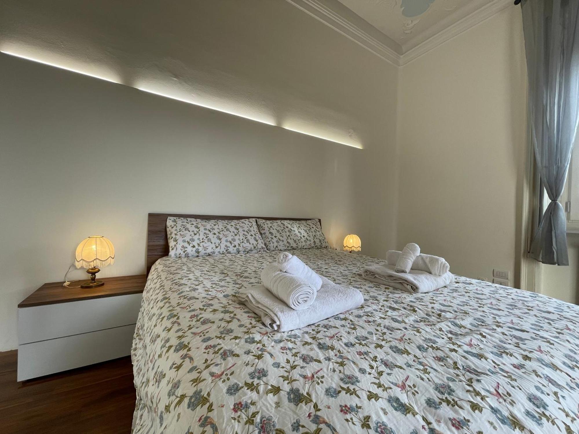 Bg Central Royal Suite Con Parcheggio - Vista Citta Alta Bergamo Buitenkant foto
